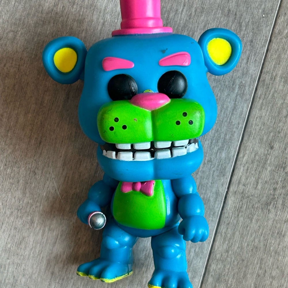 Five nights at Freddy’s neon Freddy pop figure